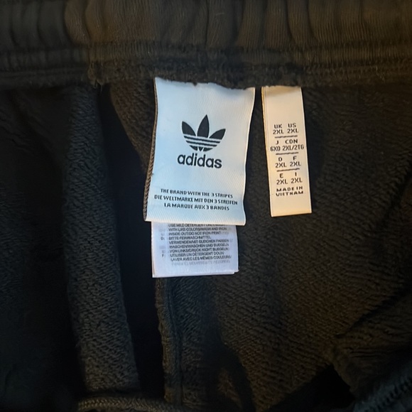 ADIDAS MENS SWEAT SHORTS WORN ONCE XXL - Picture 2 of 3